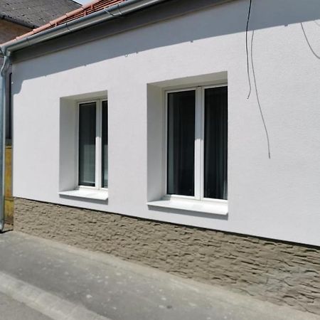 Tifani Apartman Кестели Екстериор снимка